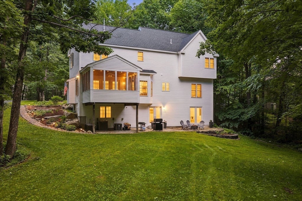 14 Whittier Drive, Bedford, NH, 14 Whittier Drive, Bedford, NH Photo #40