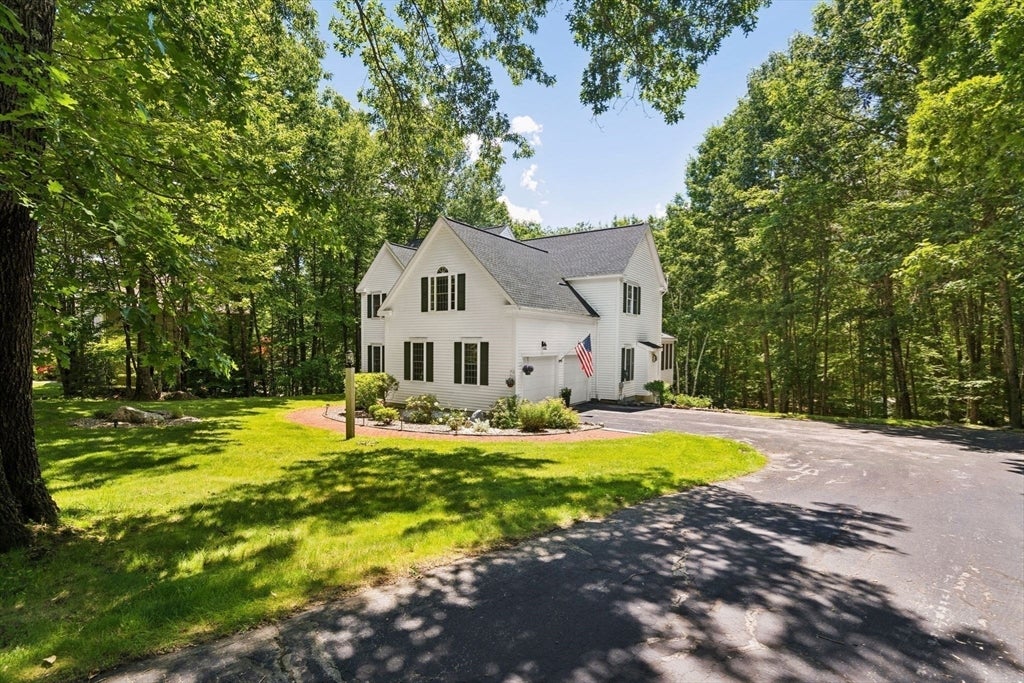14 Whittier Drive, Bedford, NH, 14 Whittier Drive, Bedford, NH Photo #3