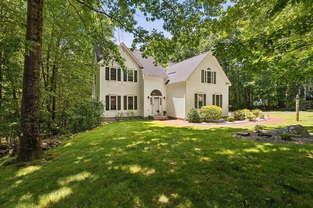 14 Whittier Drive, Bedford, NH, 14 Whittier Drive, Bedford, NH Photo #4