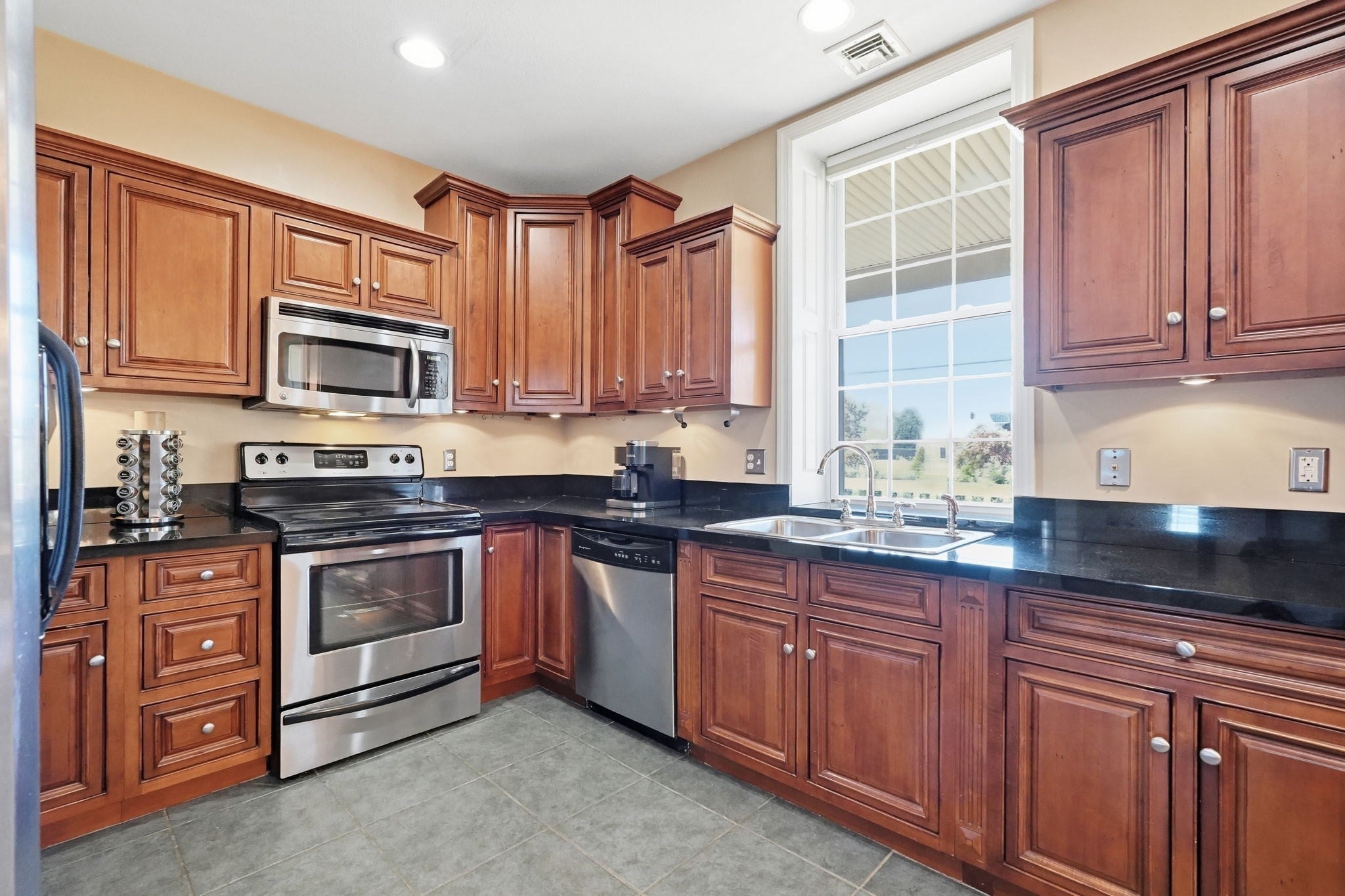 223 Chicopee St, Chicopee, MA, 223 Chicopee St, Chicopee, MA Photo #3