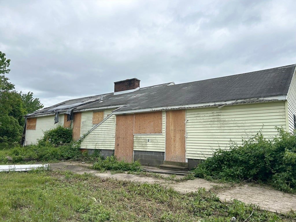 523 James St