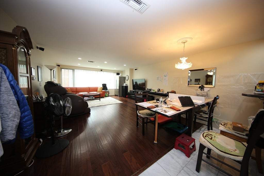 173 Oak St #104, Newton, MA Photo #3