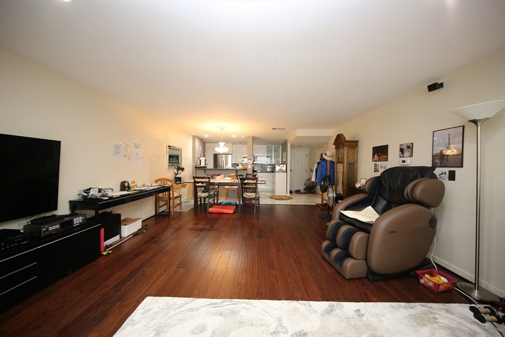 173 Oak St #104, Newton, MA Photo #4