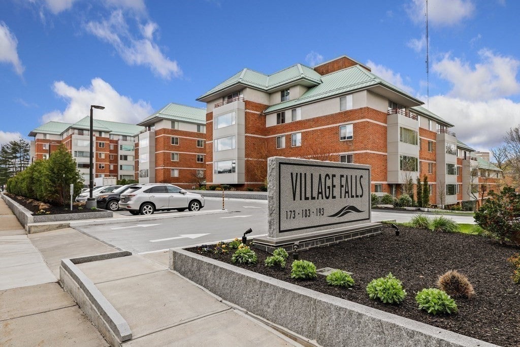 173 Oak St #104, Newton, MA Photo #1