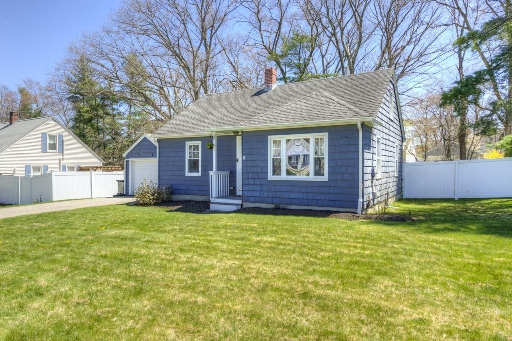 6 Lakeside Drive