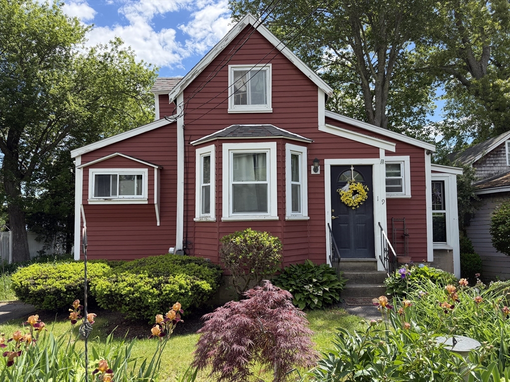 19 Wamsutta Ave