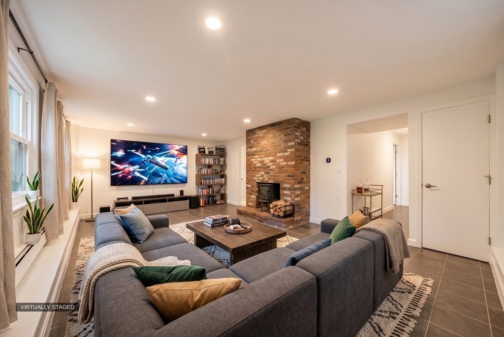 81 Seaver St, Wellesley, MA Photo #24