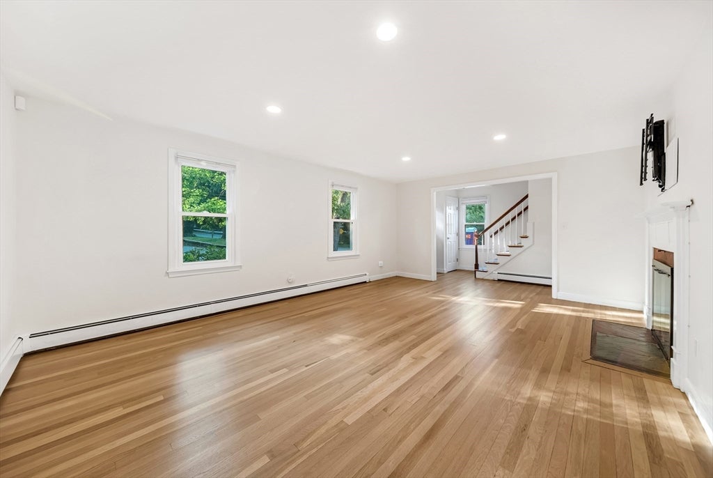81 Seaver St, Wellesley, MA Photo #9