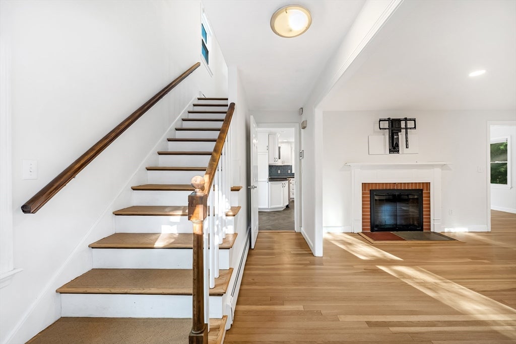81 Seaver St, Wellesley, MA Photo #5