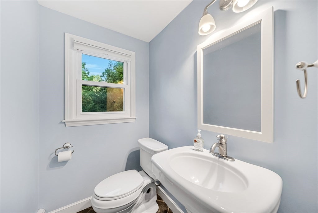 81 Seaver St, Wellesley, MA Photo #15