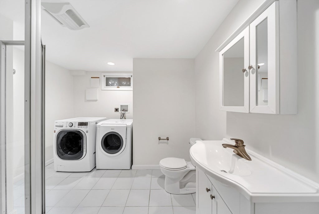 81 Seaver St, Wellesley, MA Photo #26