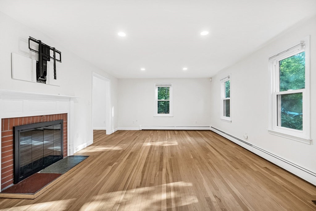 81 Seaver St, Wellesley, MA Photo #6