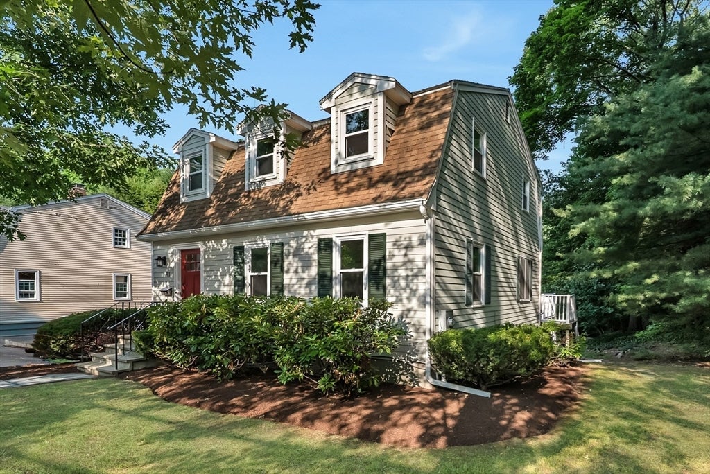 81 Seaver St, Wellesley, MA Photo #40