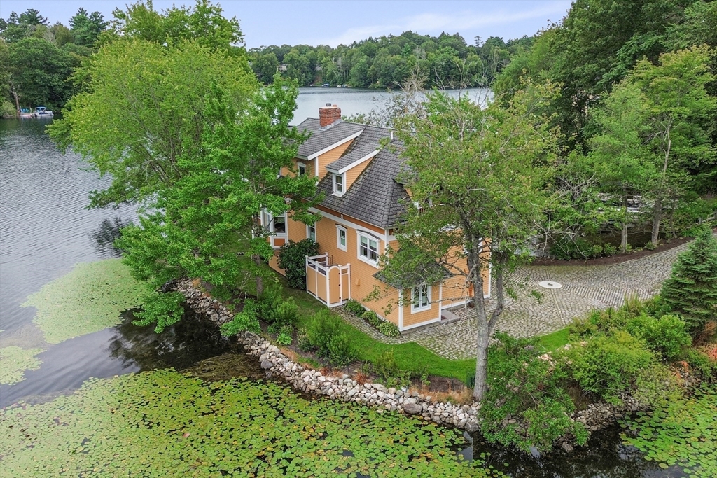 96 Lake Shore Dr
