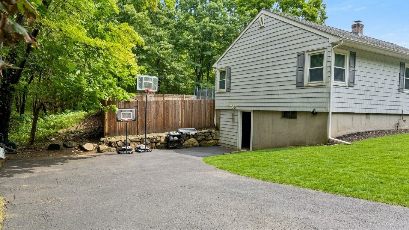 155 Forest Ave