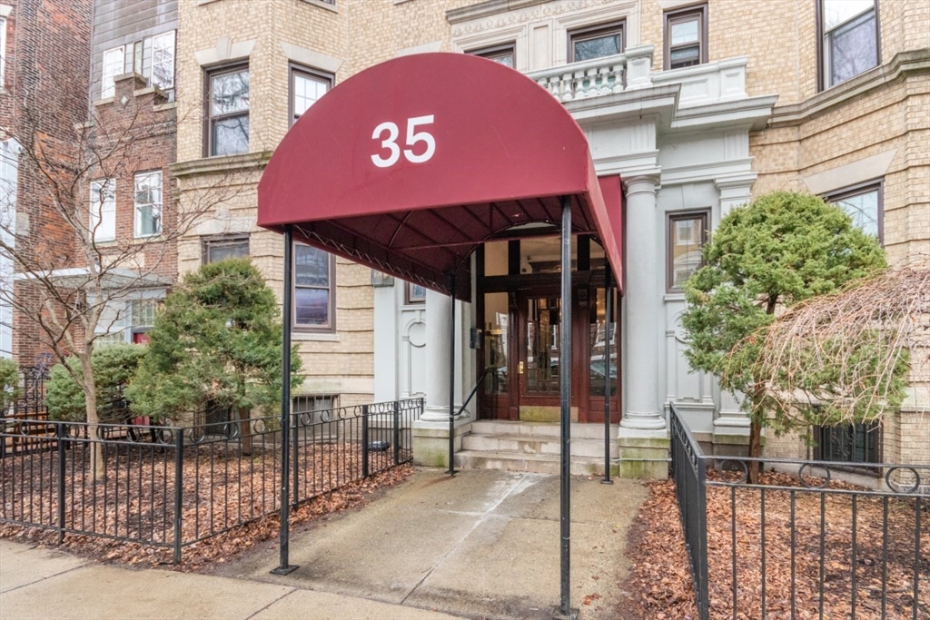 Click for 35 Queensberry St #22, Boston, MA slideshow