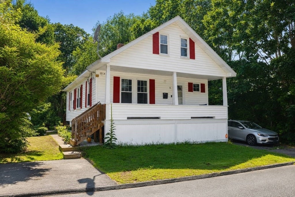 Photo of 8 Wickman DR, Gardner, MA