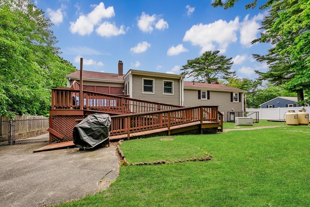 Wareham, Massachusetts 02571, United States, 4 Bedrooms Bedrooms, ,3 BathroomsBathrooms,Residential,Contingent,153904