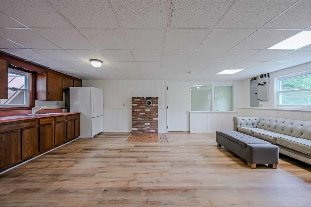 Wareham, Massachusetts 02571, United States, 4 Bedrooms Bedrooms, ,3 BathroomsBathrooms,Residential,Contingent,153904