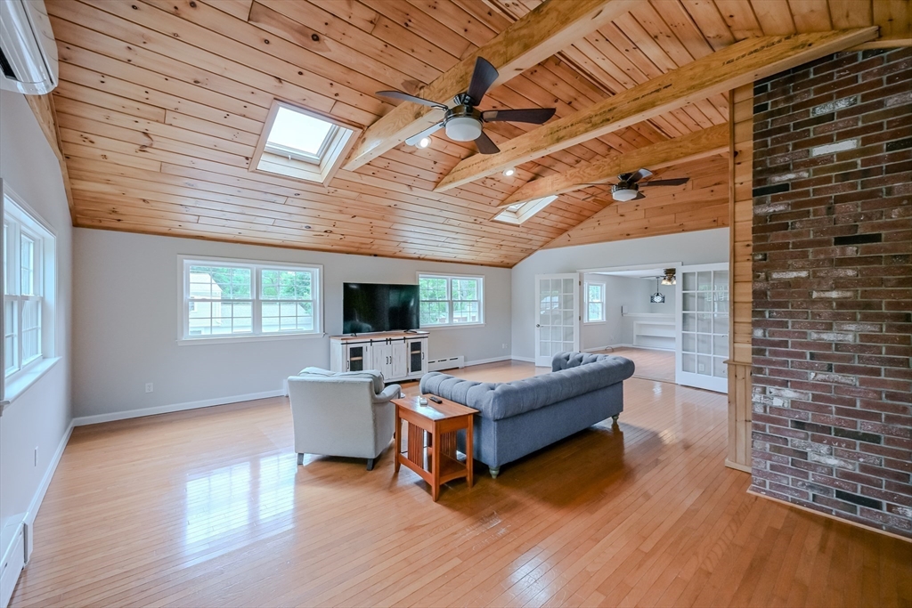 Wareham, Massachusetts 02571, United States, 4 Bedrooms Bedrooms, ,3 BathroomsBathrooms,Residential,Contingent,153904