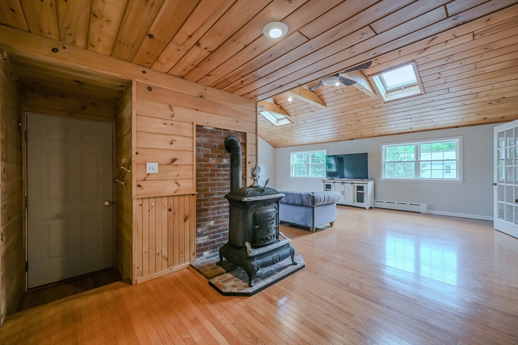 Wareham, Massachusetts 02571, United States, 4 Bedrooms Bedrooms, ,3 BathroomsBathrooms,Residential,Contingent,153904