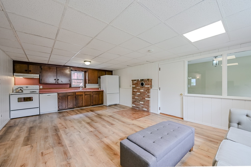 Wareham, Massachusetts 02571, United States, 4 Bedrooms Bedrooms, ,3 BathroomsBathrooms,Residential,Contingent,153904