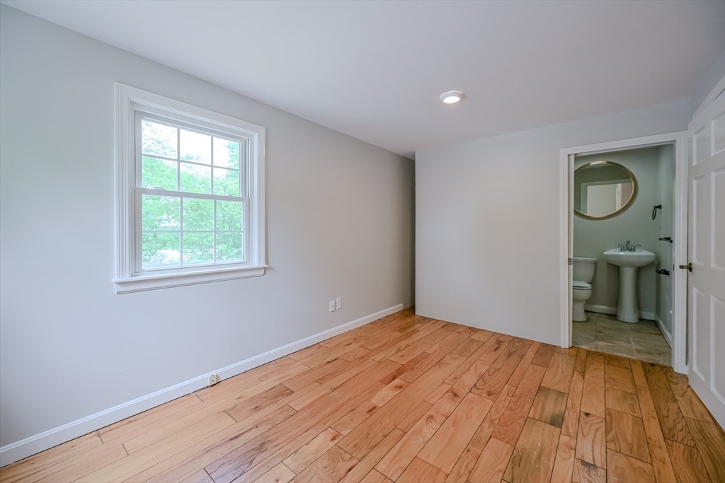 Wareham, Massachusetts 02571, United States, 4 Bedrooms Bedrooms, ,3 BathroomsBathrooms,Residential,Contingent,153904