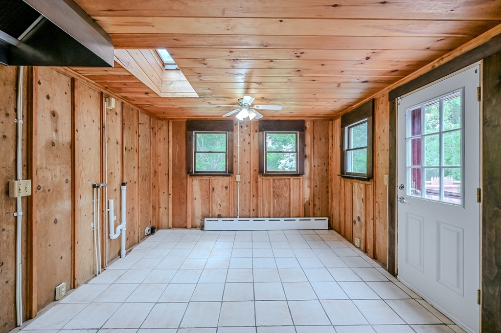 Wareham, Massachusetts 02571, United States, 4 Bedrooms Bedrooms, ,3 BathroomsBathrooms,Residential,Contingent,153904