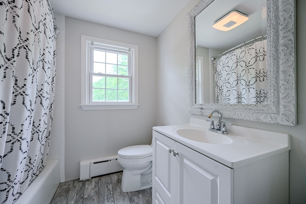 Wareham, Massachusetts 02571, United States, 4 Bedrooms Bedrooms, ,3 BathroomsBathrooms,Residential,Contingent,153904