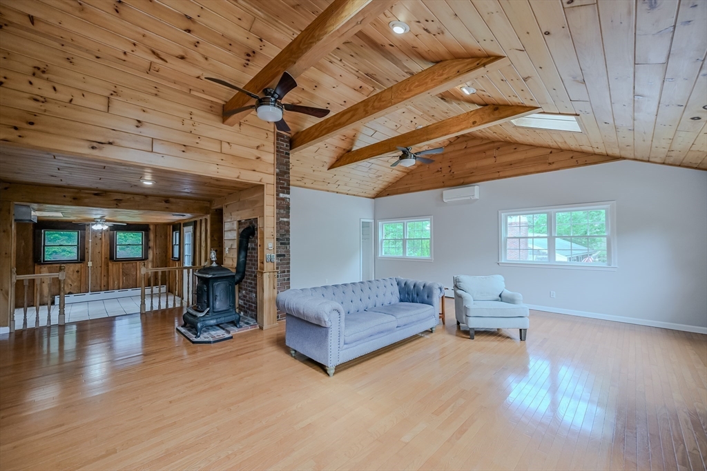 Wareham, Massachusetts 02571, United States, 4 Bedrooms Bedrooms, ,3 BathroomsBathrooms,Residential,Contingent,153904