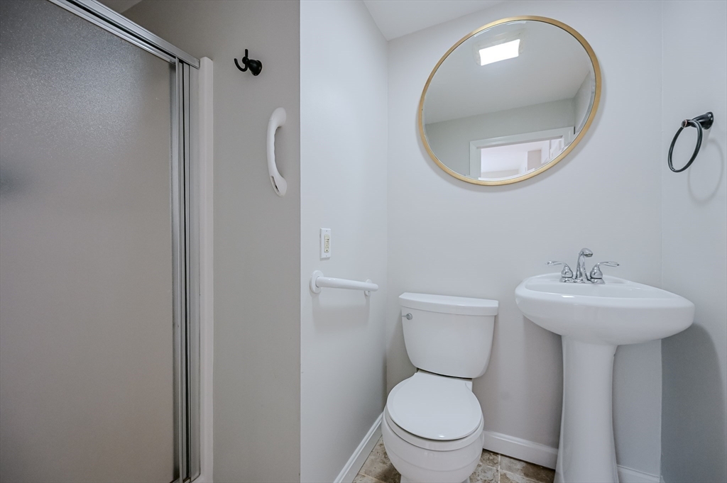 Wareham, Massachusetts 02571, United States, 4 Bedrooms Bedrooms, ,3 BathroomsBathrooms,Residential,Contingent,153904