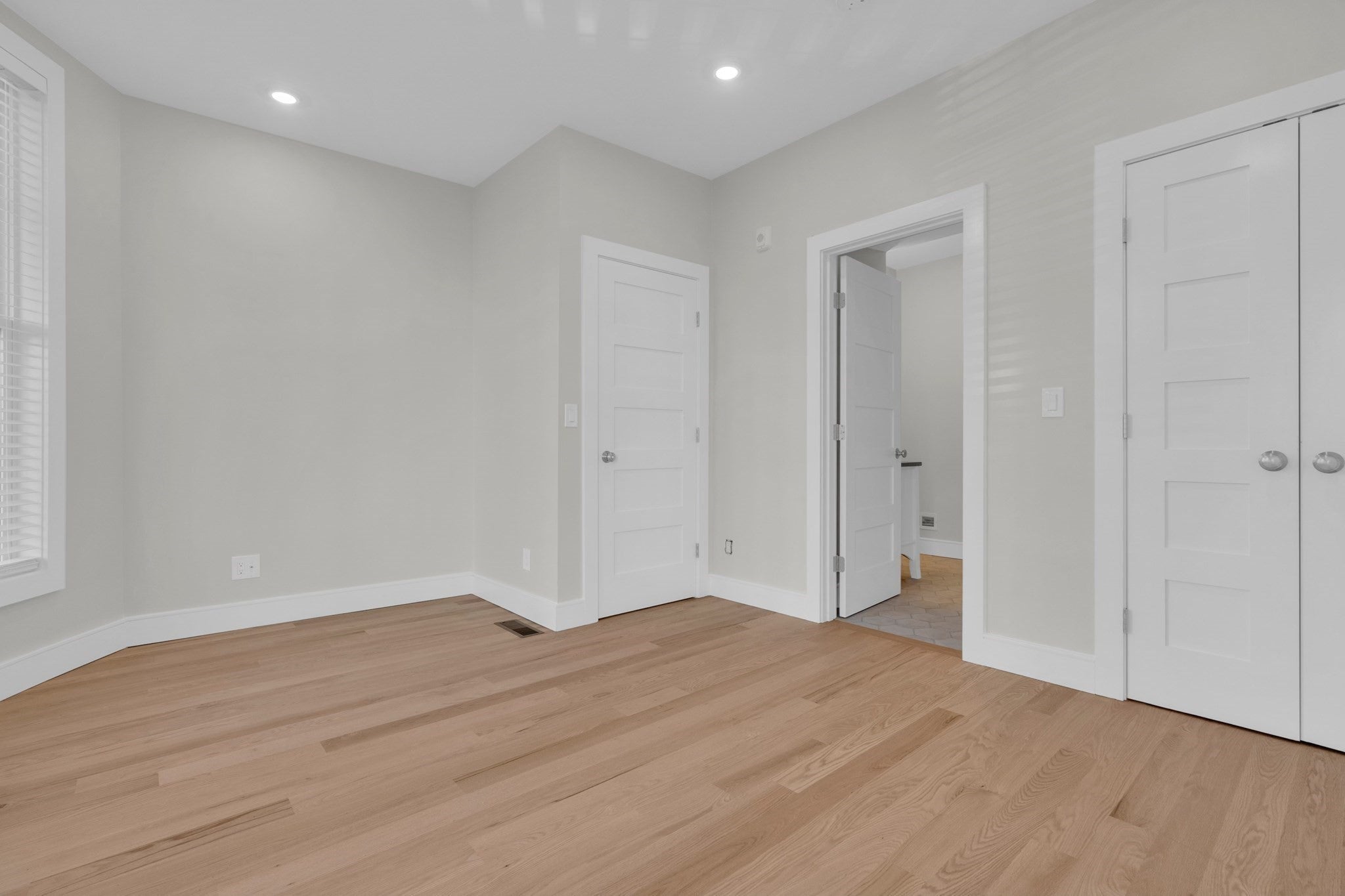 909 E Broadway, Boston, MA Photo #12