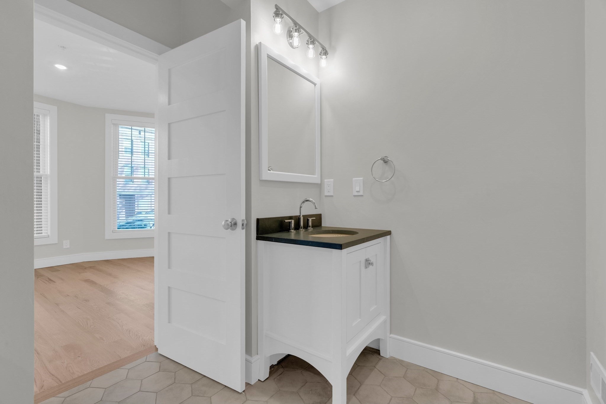 909 E Broadway, Boston, MA Photo #14