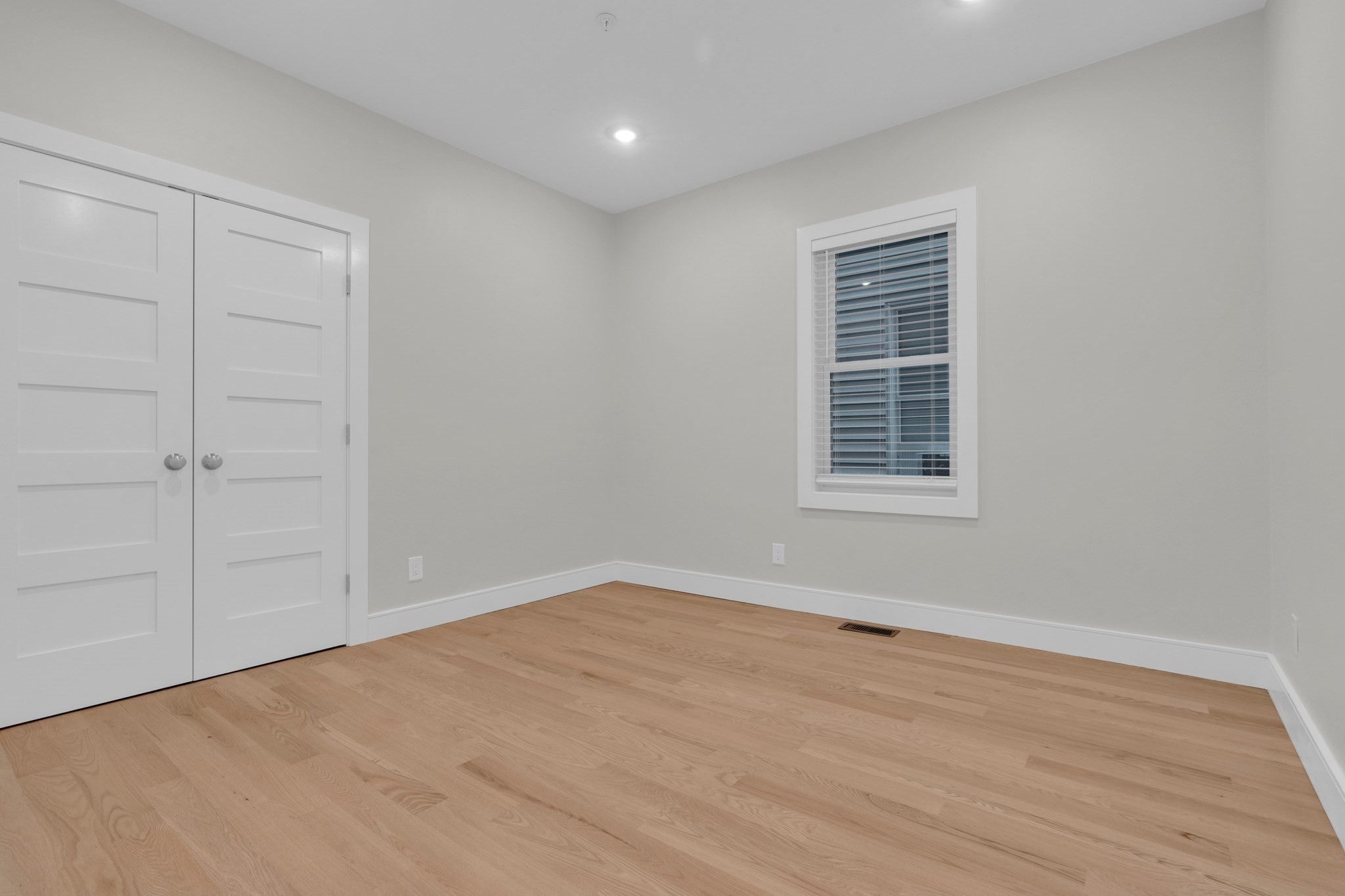 909 E Broadway, Boston, MA Photo #15