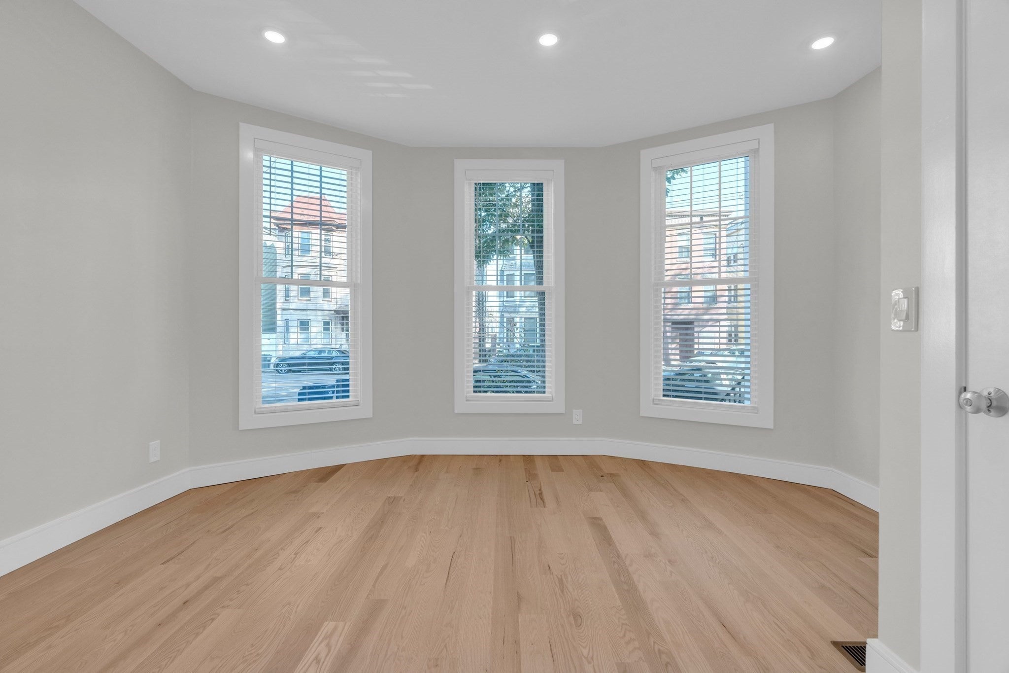 909 E Broadway, Boston, MA Photo #11