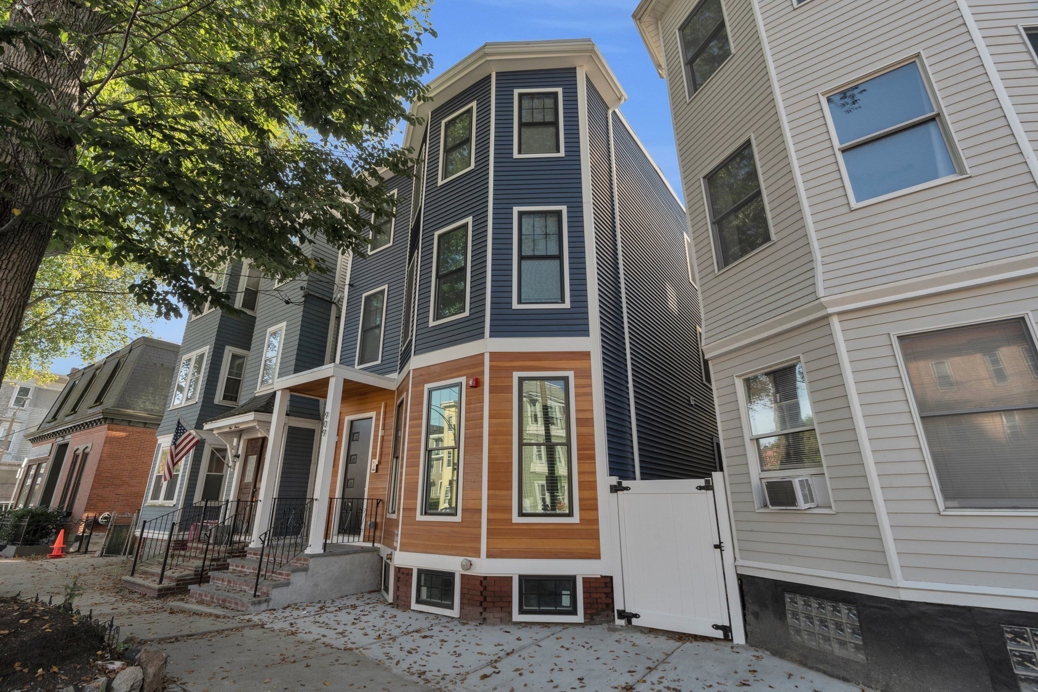 909 E Broadway