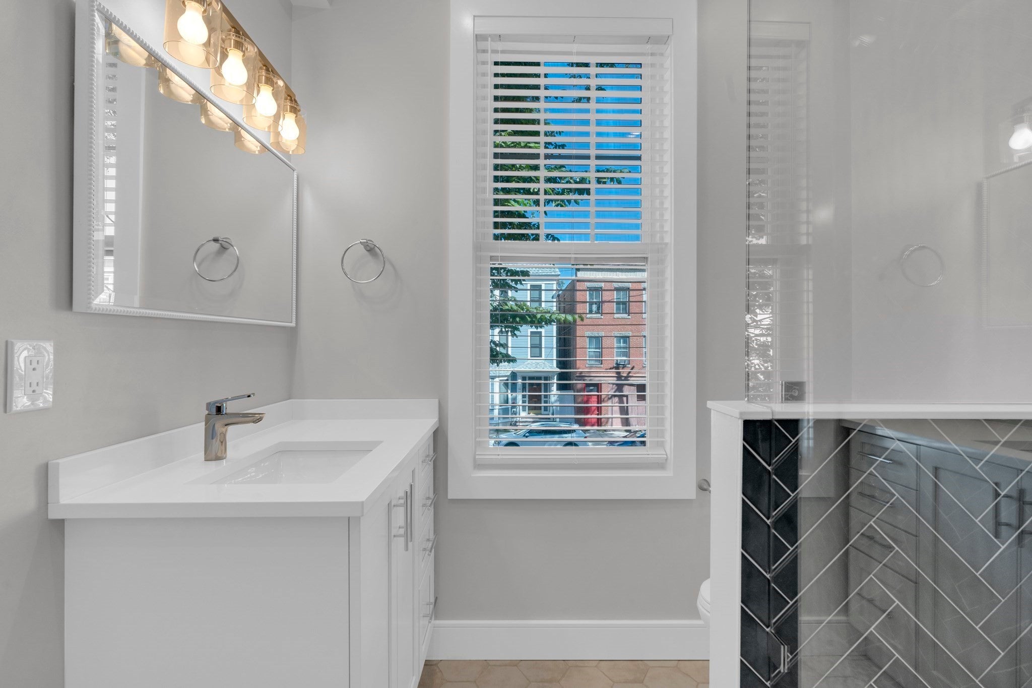 909 E Broadway, Boston, MA Photo #25