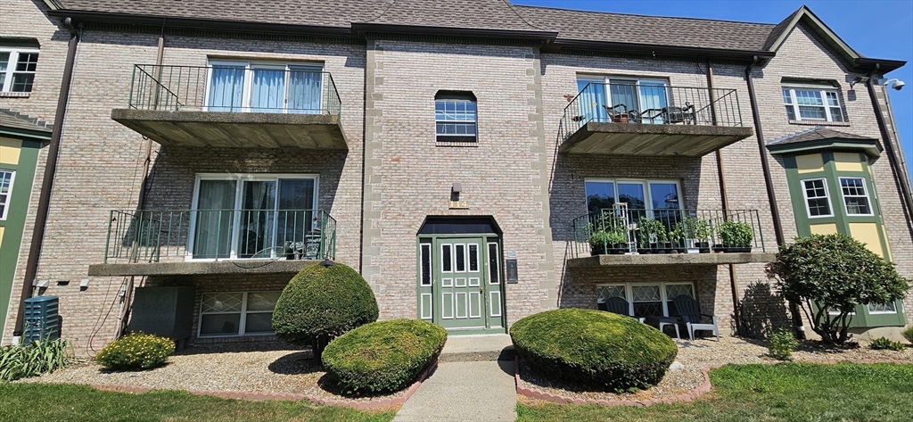 114 Oak Ln 4