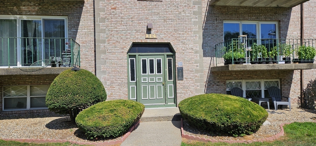 114 Oak Ln 4