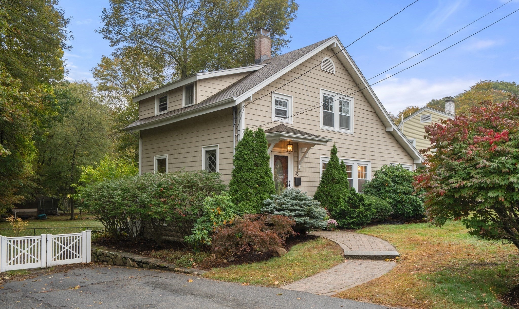 Photo of 38 Lindenwood RD, Stoneham, MA