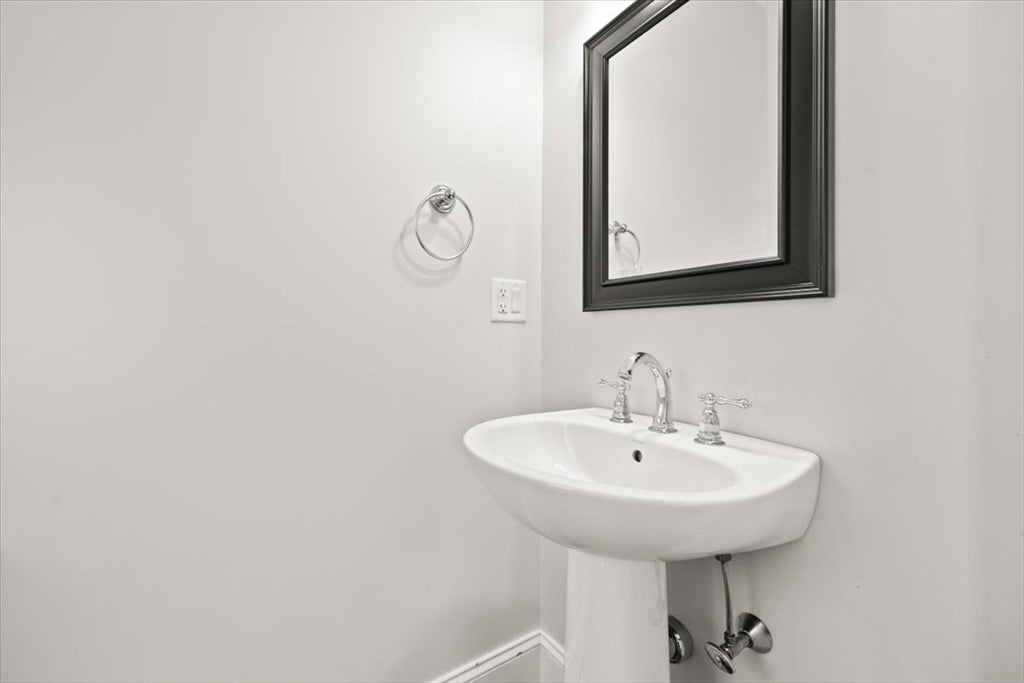 20 Dalby St #20, Newton, MA Photo #11