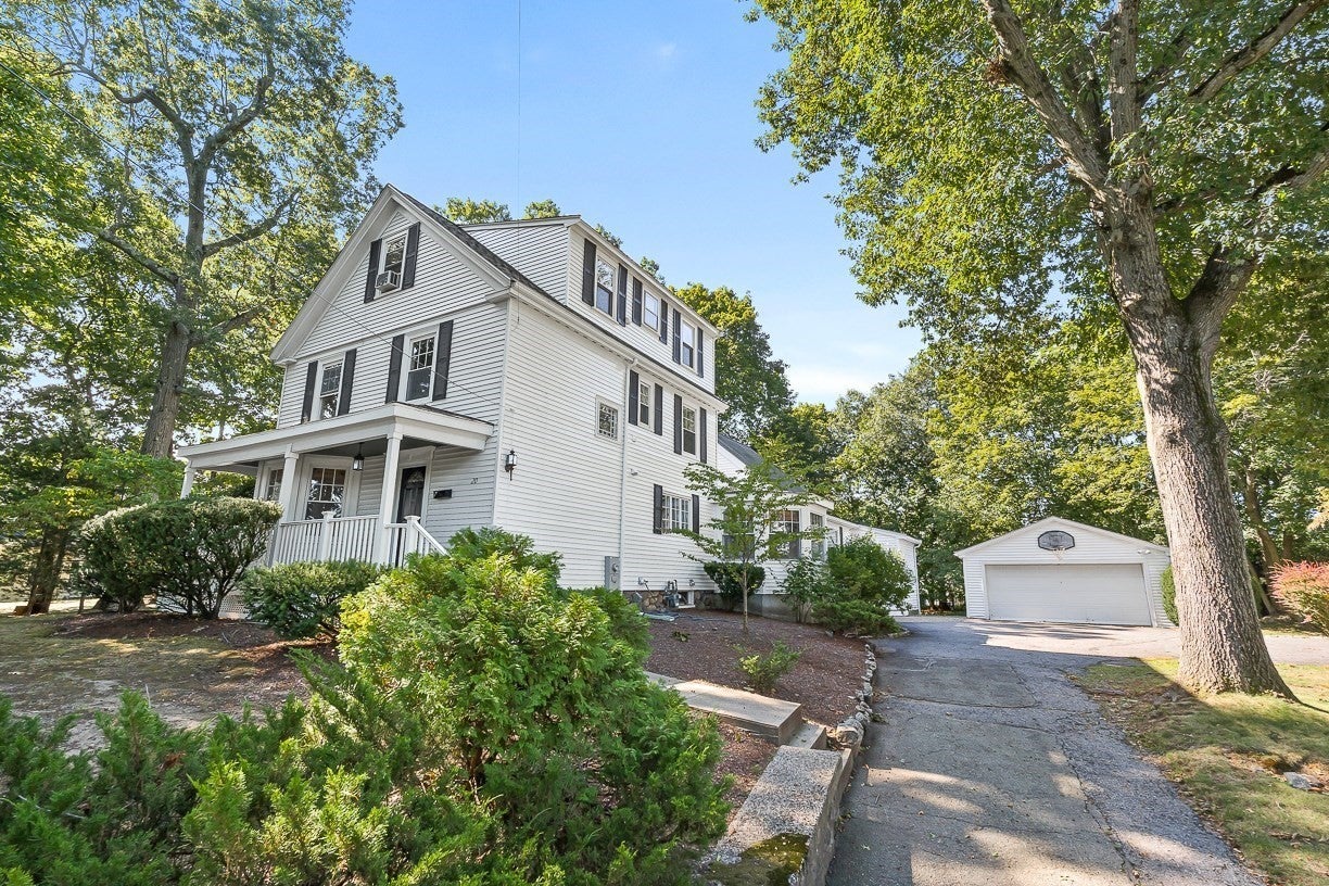 Click for 20 Donizetti St, Wellesley, MA slideshow