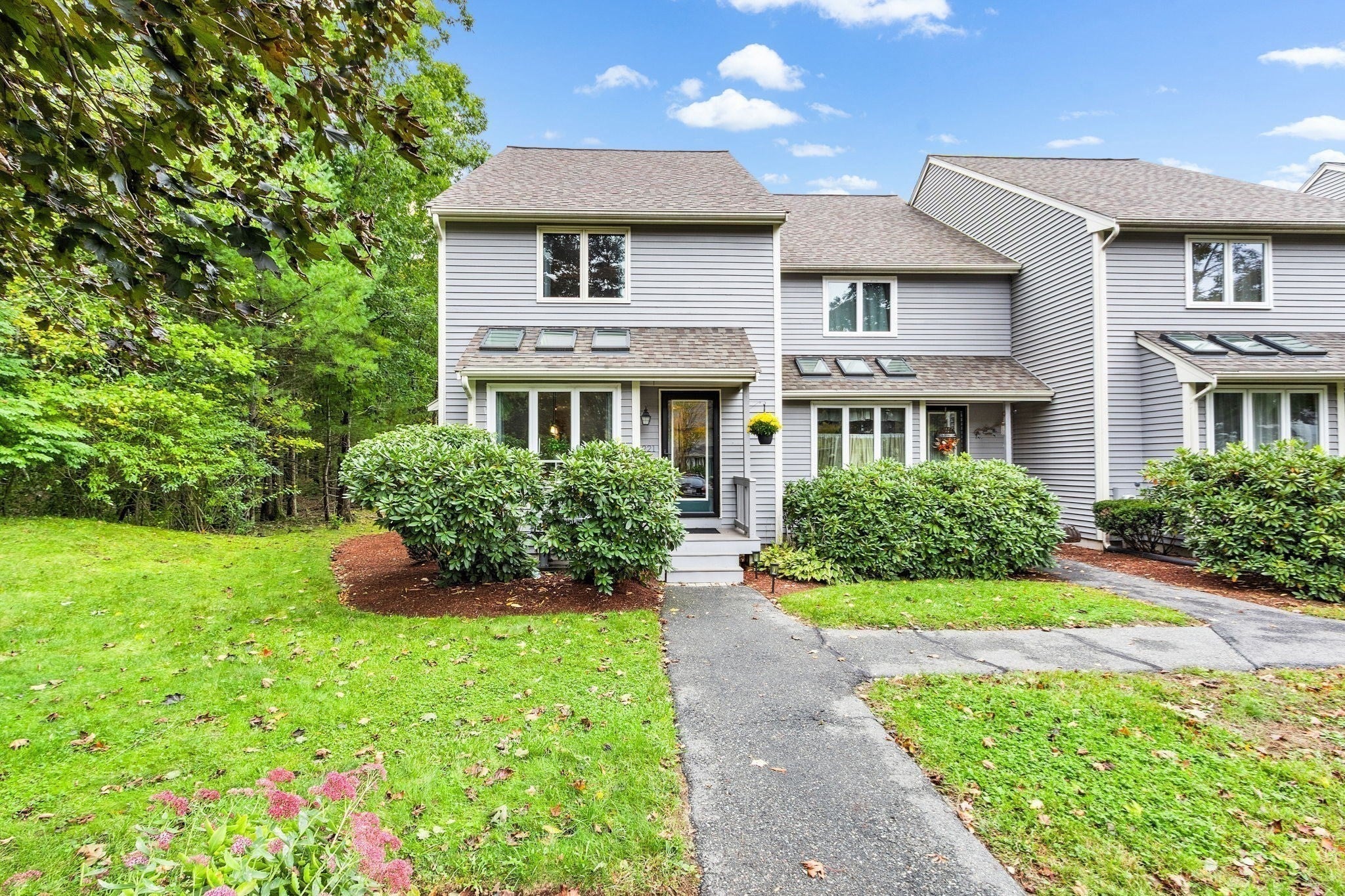 Photo of 221 Maple Brook Rd, Bellingham, MA