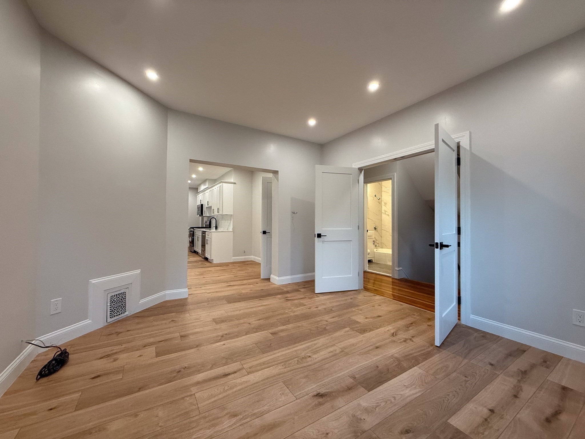 16 Willow Ave #2, Somerville, MA, 16 Willow Ave #2, Somerville, MA Photo #3