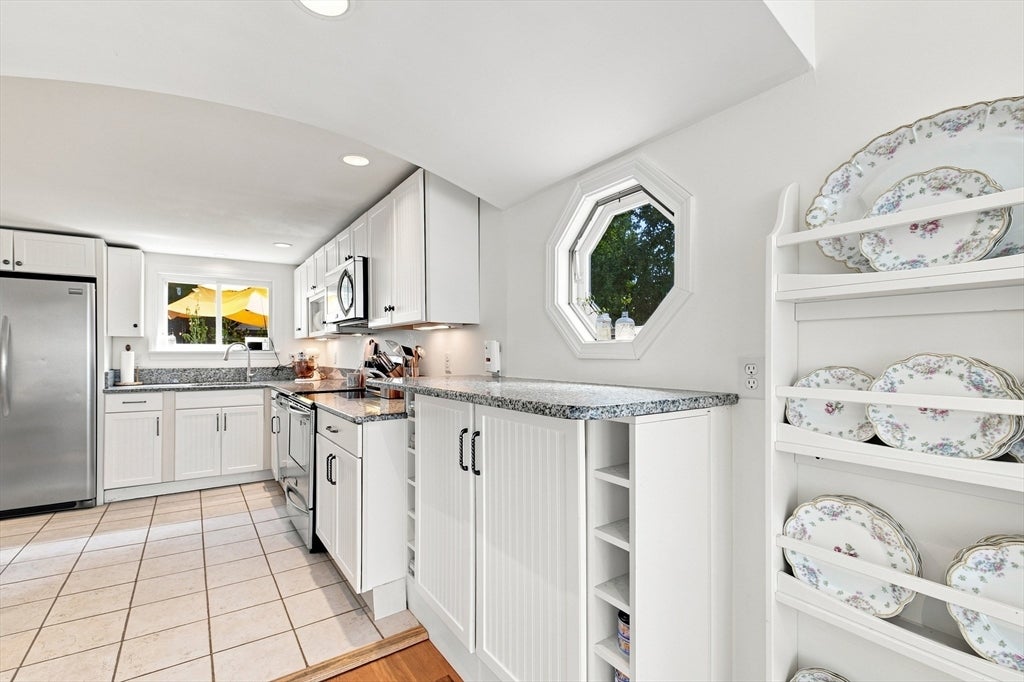 589 South St, Wrentham, MA Photo #6