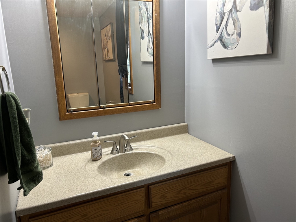 Hatfield, Massachusetts 01038, United States, 3 Bedrooms Bedrooms, ,2 BathroomsBathrooms,Residential,Pending,150298