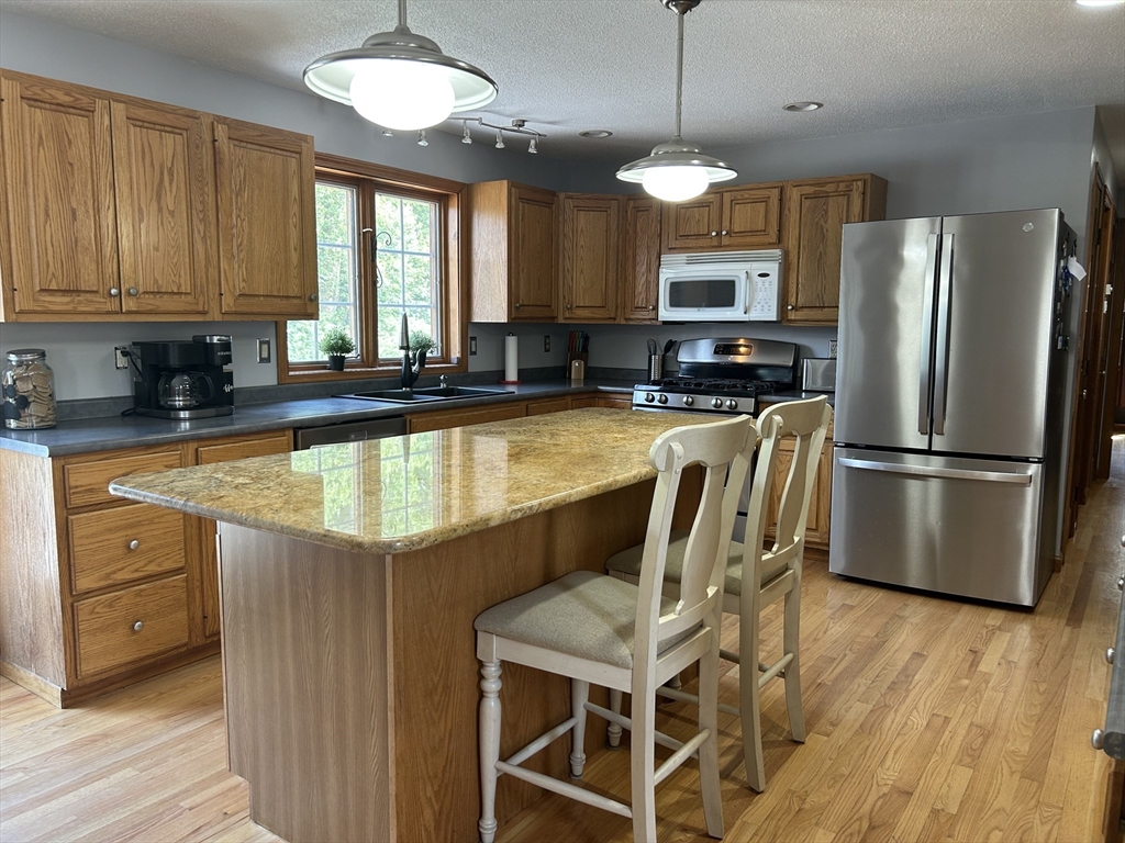 Hatfield, Massachusetts 01038, United States, 3 Bedrooms Bedrooms, ,2 BathroomsBathrooms,Residential,Pending,150298