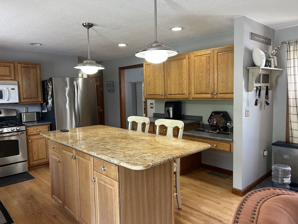 Hatfield, Massachusetts 01038, United States, 3 Bedrooms Bedrooms, ,2 BathroomsBathrooms,Residential,Pending,150298