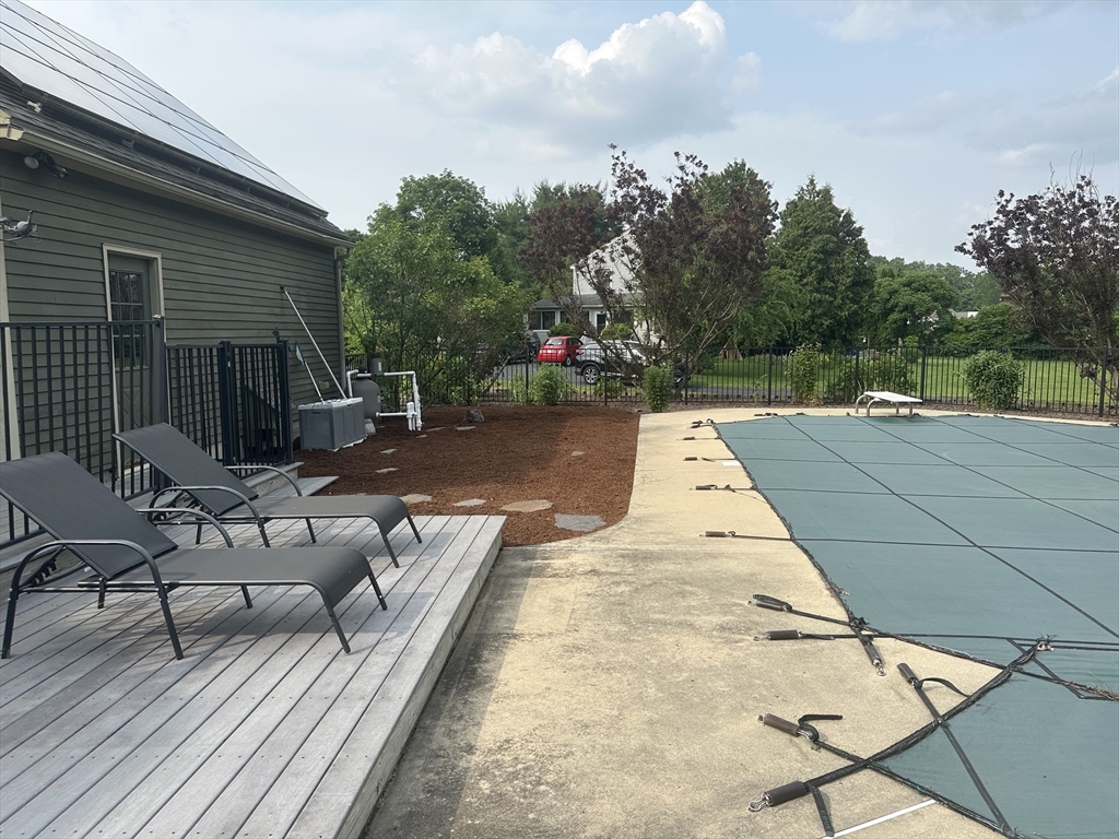 Hatfield, Massachusetts 01038, United States, 3 Bedrooms Bedrooms, ,2 BathroomsBathrooms,Residential,Pending,150298