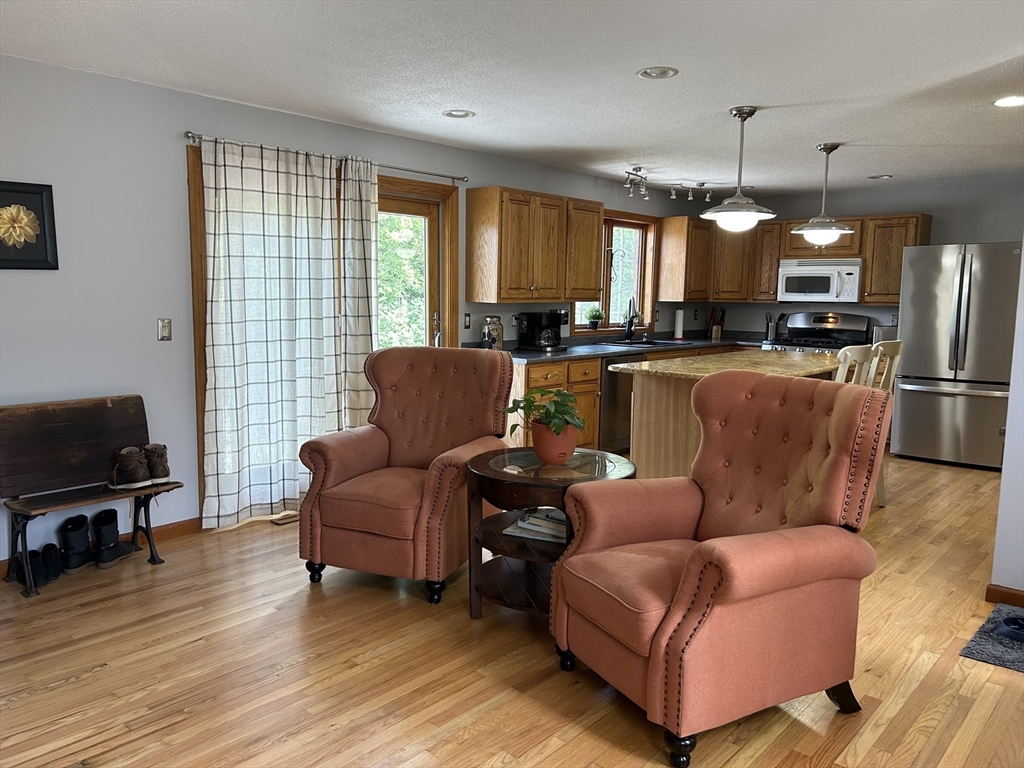 Hatfield, Massachusetts 01038, United States, 3 Bedrooms Bedrooms, ,2 BathroomsBathrooms,Residential,Pending,150298